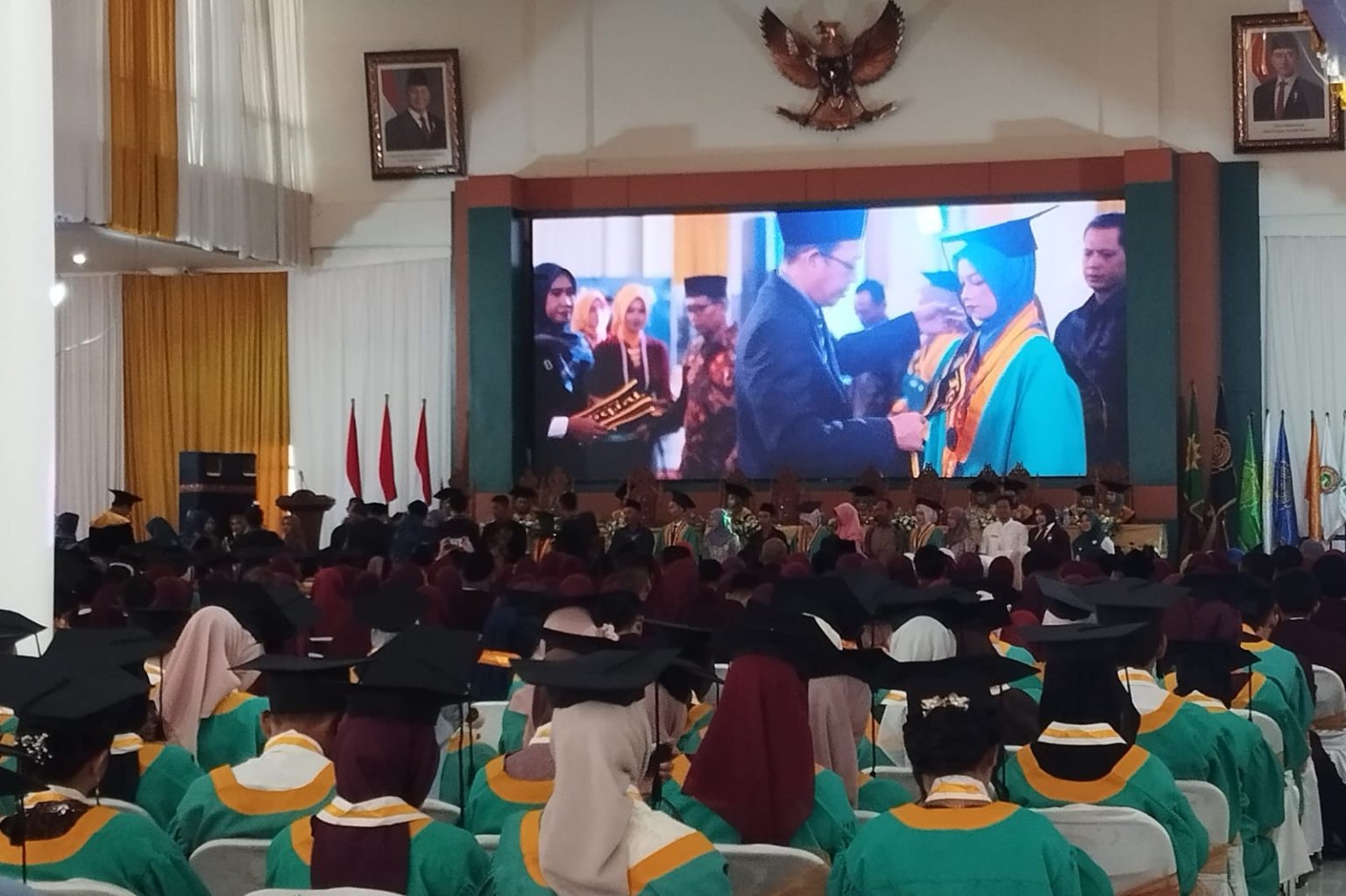 Hall Crystall Bulding